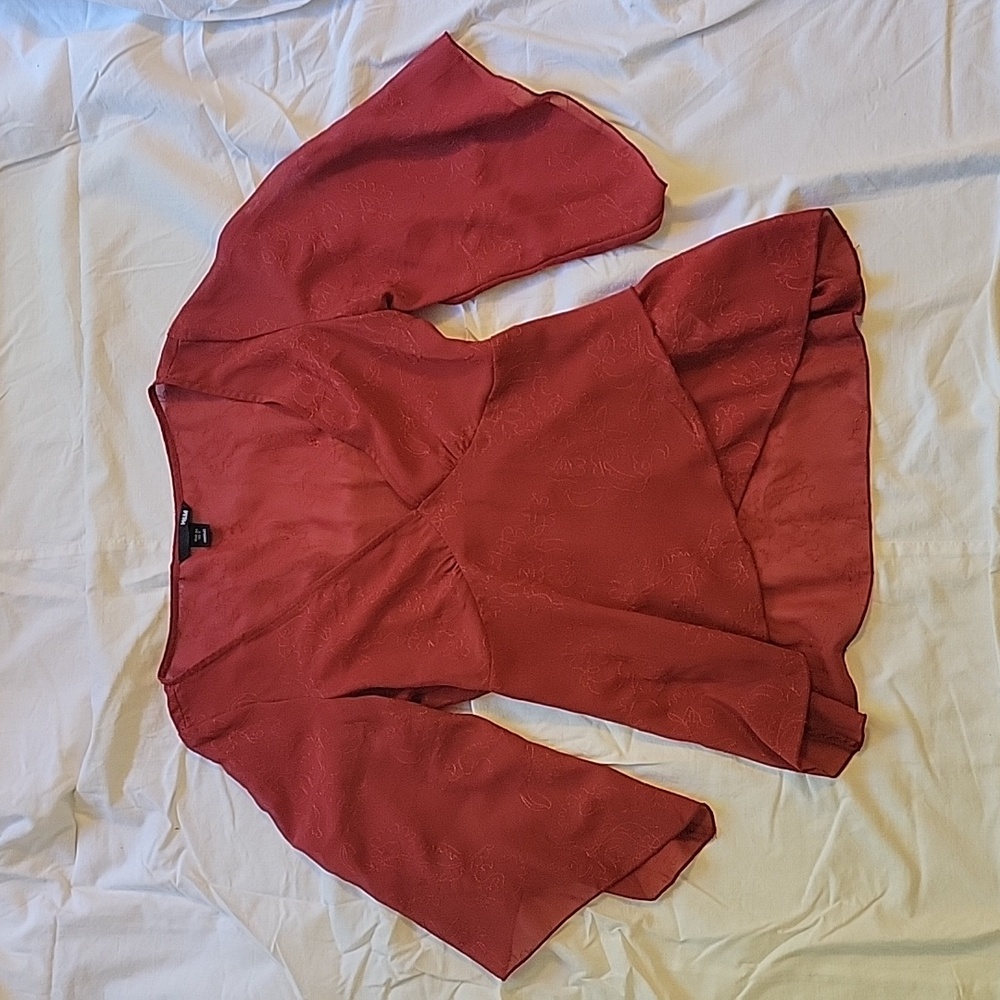 (A) V neck peplum top, red 2000s style blouse, with v neckline and embroidery - Picture 2 of 5